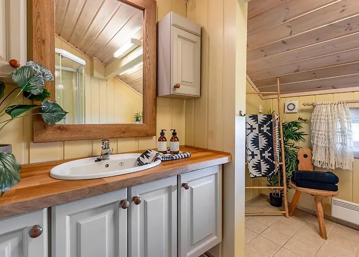 4 Bedroom Stunning In Casa vacanze *