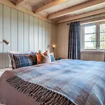 4 Bedroom Stunning In Holiday home *